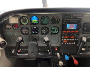 C182 N4UW Cockpit
