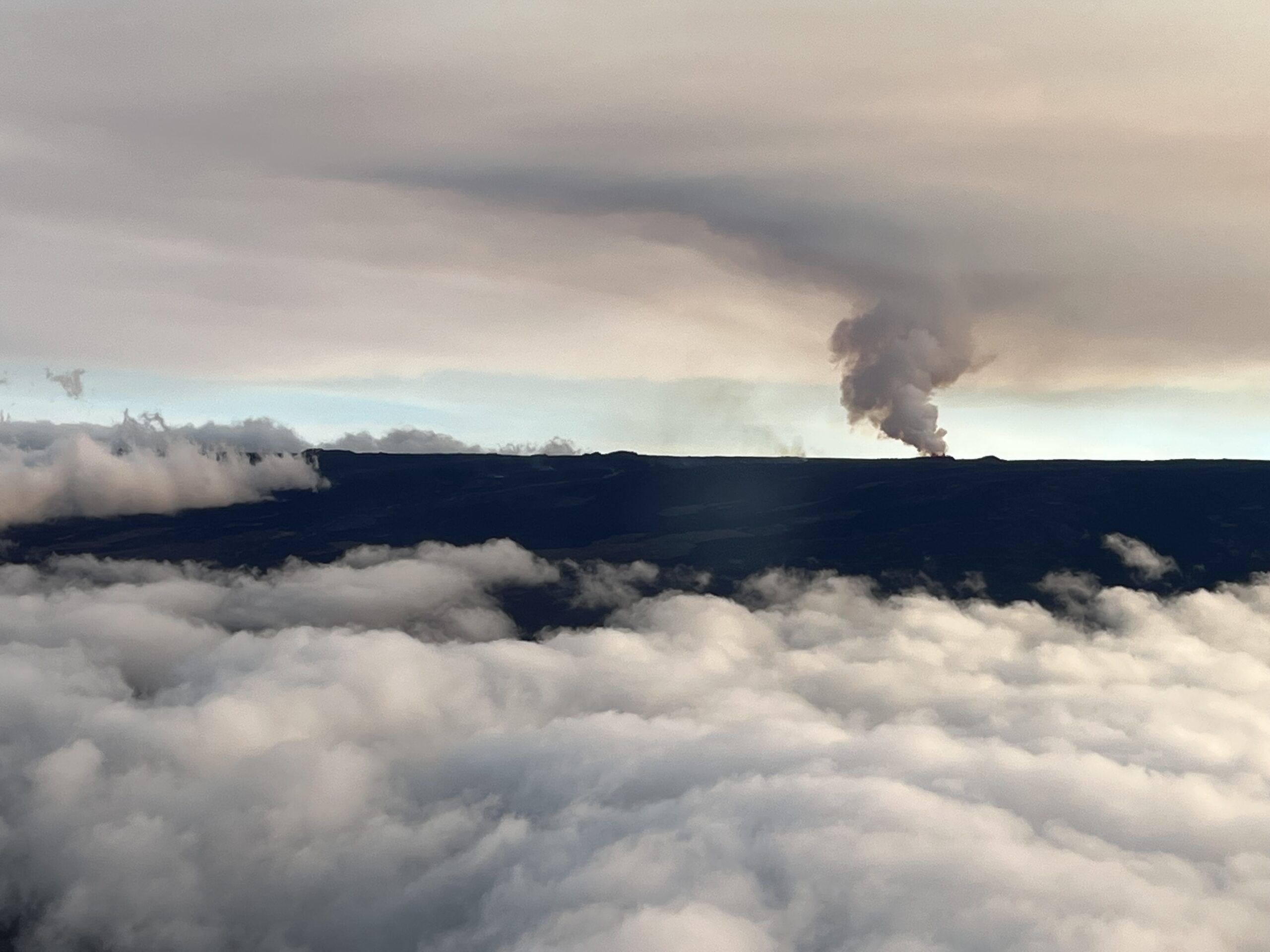 Mauna Loa latest lava flows from Fissure 3 …….Dec 2022 activity!